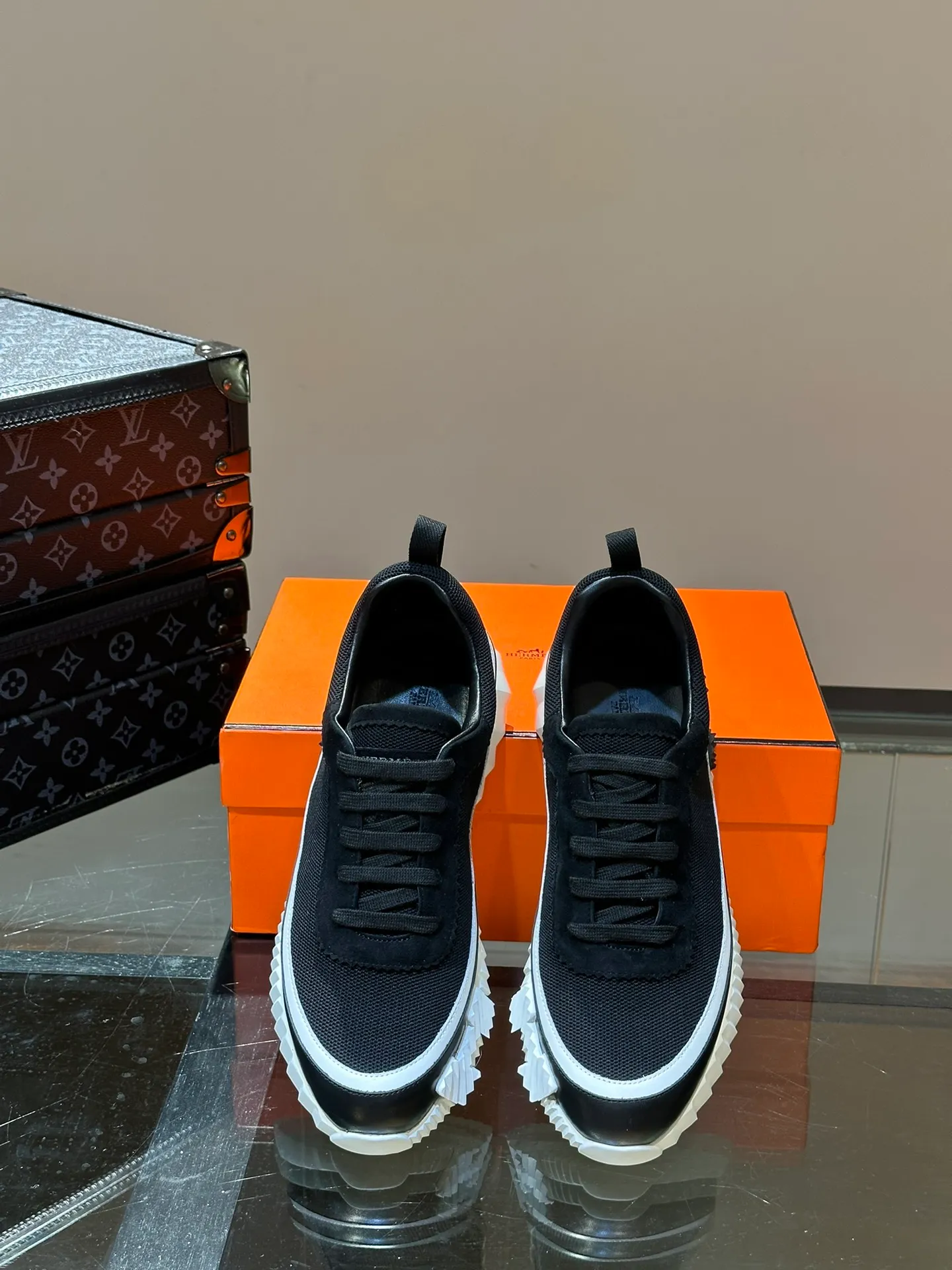 Men's shoes 💰p420 "hermes*" new men's casual sports shoes, the upper is made of cowhide leather and high-end mesh, imported materials, full of texture, the light sole is decorated with contrasting patterns, creating a versatile fashion style. Size: 38-44 (45.46 customized)
